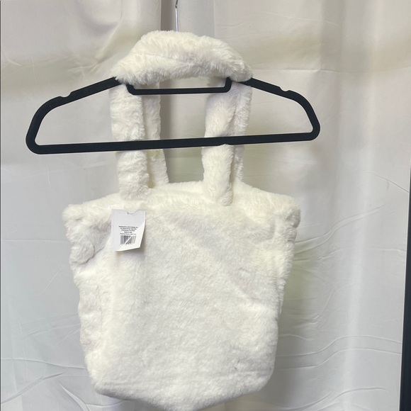 Style 5 Plush White Faux Fur Tote Bag NWT - Picture 1 of 9